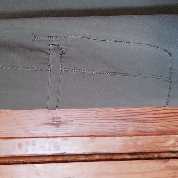 Women Scrub Joggers - Picture 3 of 8